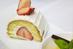 イチゴのロールケーキ