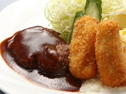 ハンバーグとカニクリームコロッケランチ